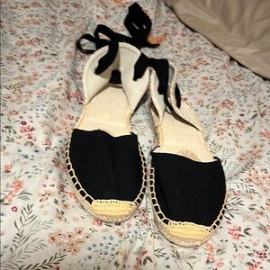 Tory Burch Black and Cream Espadrilles with Streamlined Design